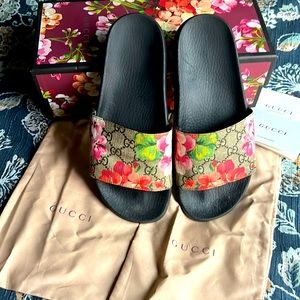 Gucci pursuit slide sandal